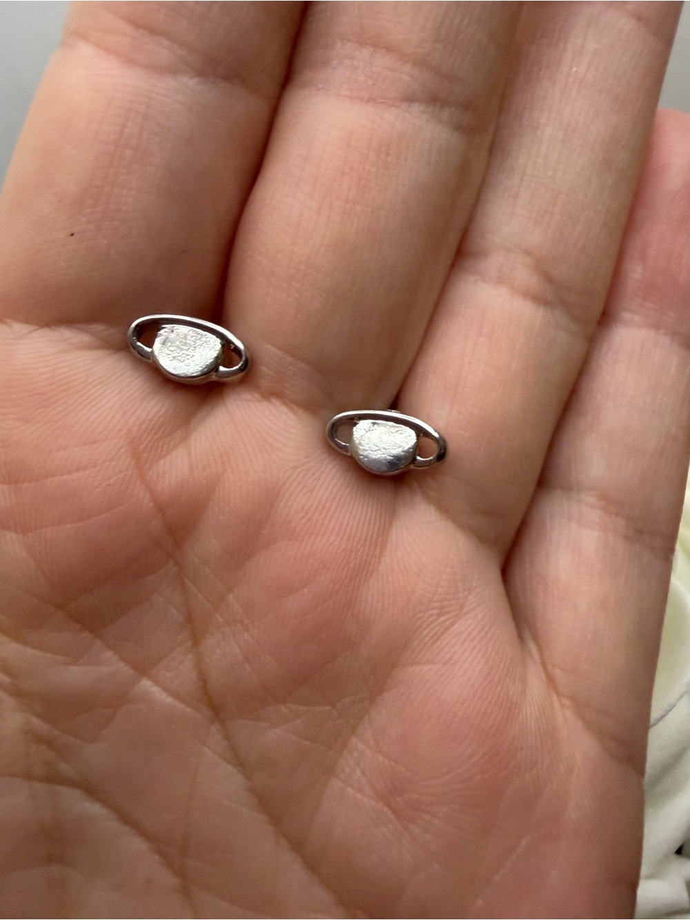 Silver tone Minimalist Oval Stud Earrings - Silver